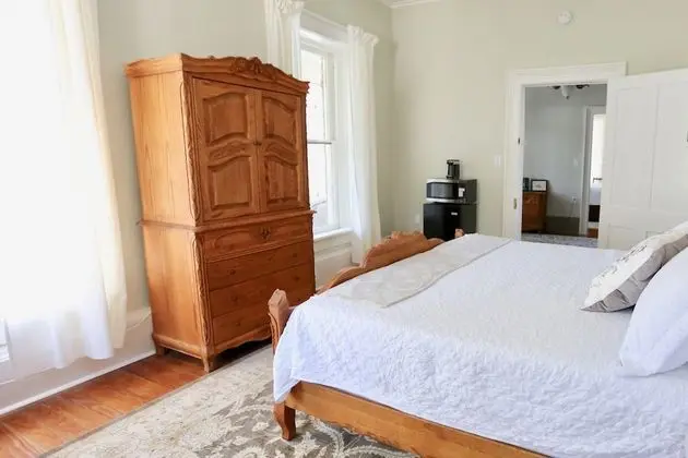 Chisholm Trail - King Bed, 2nd Floor, No Pets