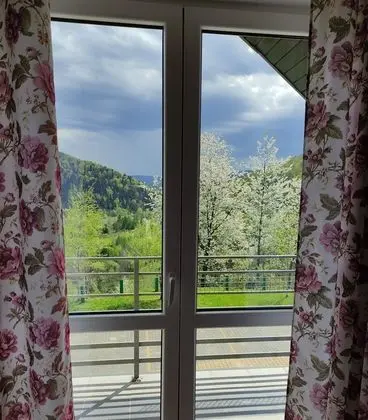 Oda, 1 Büyük (Queen) Boy Yatak, Balkon