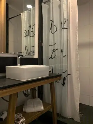 Standard Oda, 1 Büyük (Queen) Boy Yatak