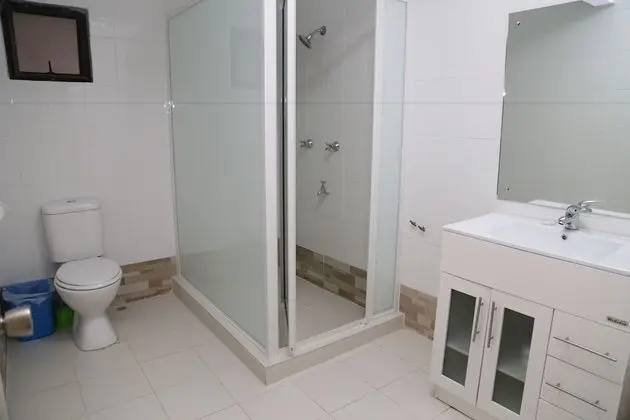 Tek Büyük Yataklı Oda, Ortak Banyo