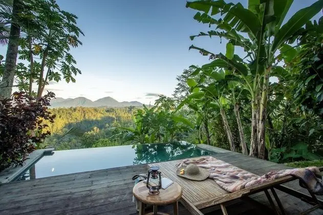 Buahan Valley Pool Balé