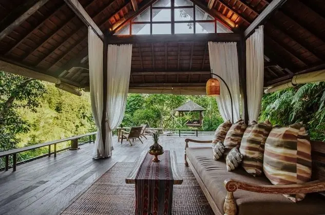 Riverside Jungle Pool Balé