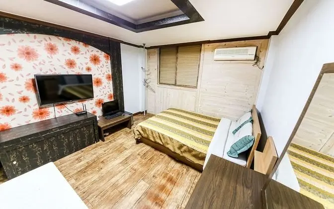 Oda (40m Pension Room)