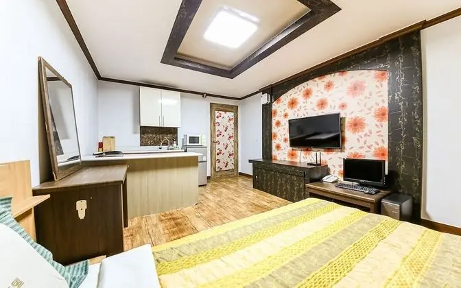 Oda (40m Pension Room)