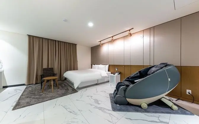 Oda (Premium Massage Chair (1 Room Per 1 P)