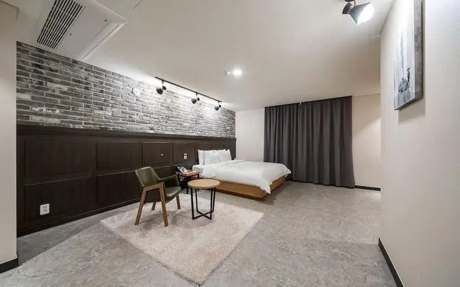 Oda (Standard (1 Room Per 1 Parking Drive-)