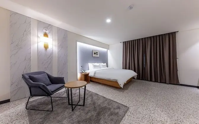 Oda (Standard (1 Room Per 1 Parking Drive-)