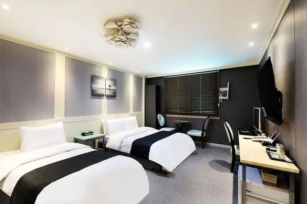 Deluxe İki Ayrı Yataklı Oda (Breakfast not provided on Monday)