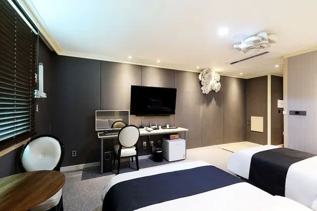 Deluxe İki Ayrı Yataklı Oda (Breakfast not provided on Monday)