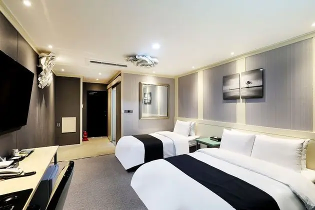 Deluxe İki Ayrı Yataklı Oda (Breakfast not provided on Monday)