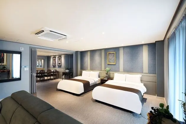 Royal Süit, 2 Yatak Odası, 2 Banyolu (Breakfast not provided on Monday)