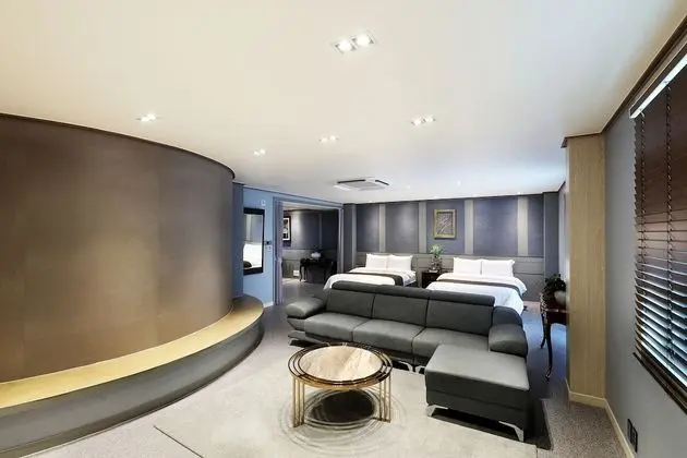 Royal Süit, 2 Yatak Odası, 2 Banyolu (Breakfast not provided on Monday)