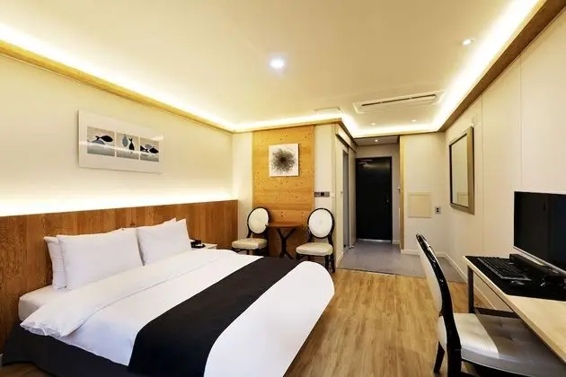 Standard Tek Büyük Yataklı Oda (Breakfast not provided on Monday)