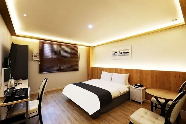 Standard Tek Büyük Yataklı Oda (Breakfast not provided on Monday)