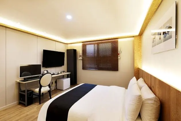 Standard Tek Büyük Yataklı Oda (Breakfast not provided on Monday)