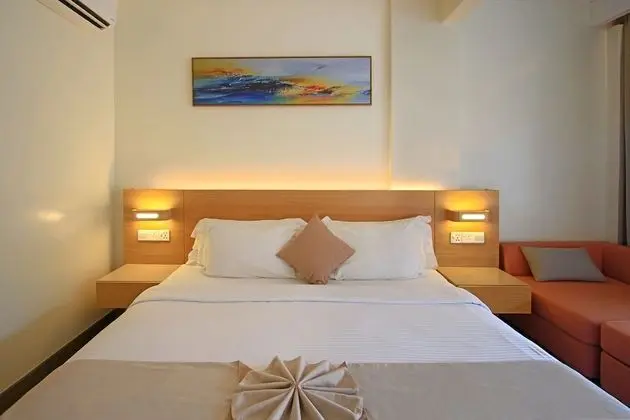Deluxe Tek Büyük Yataklı Oda, 1 En Büyük (King) Boy Yatak, Balkon, Kısmi Deniz Manzaralı