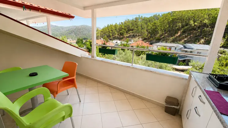 Aile Odası, Orman Manzaralı, Balkonlu