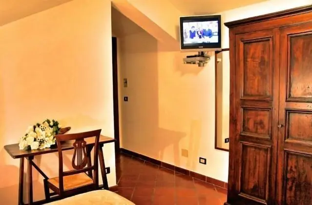 Üç Kişilik Oda, Asma Kat