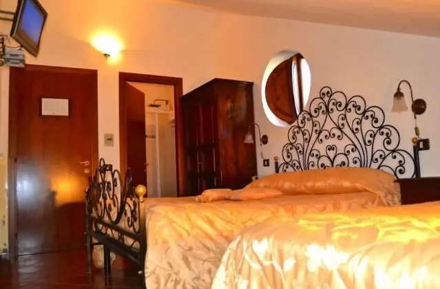 Üç Kişilik Oda, Asma Kat