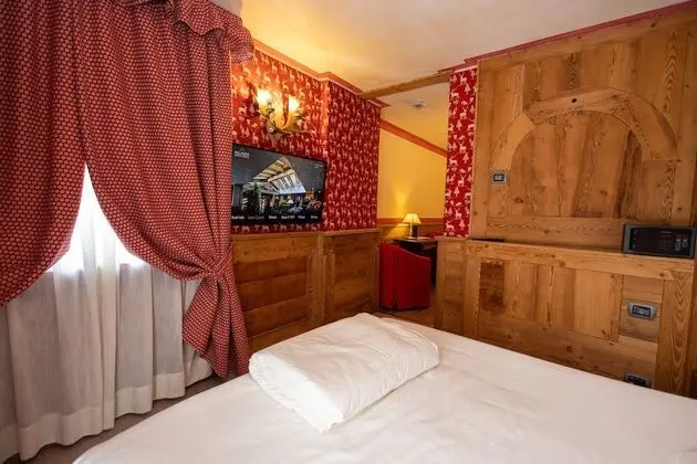 Deluxe Tek Büyük Yataklı Oda (SPA access)