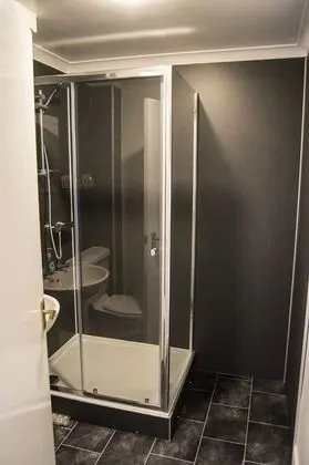 Tek Büyük Yataklı Oda (Shower only)