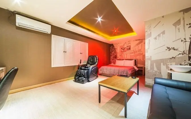 Oda (VIP Room (65-inch TV Netflix Availabl)