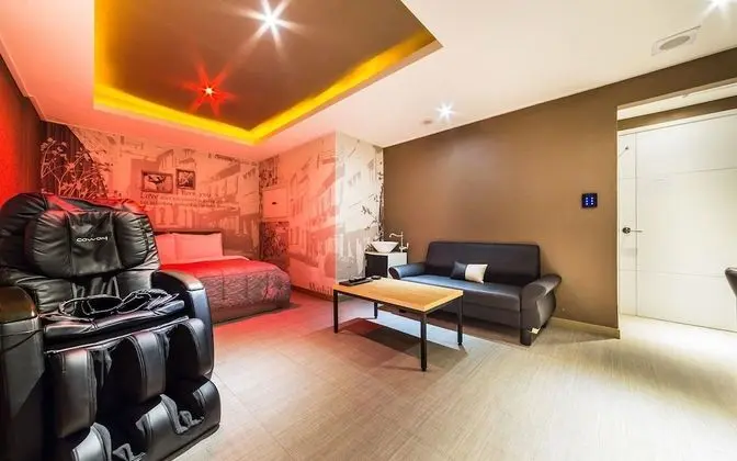 Oda (VIP Room (65-inch TV Netflix Availabl)