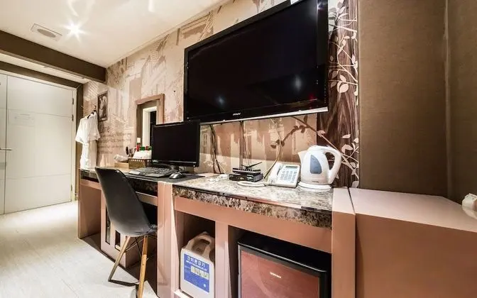 Oda (VIP Room (65-inch TV Netflix Availabl)