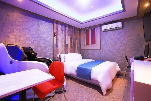 Oda (Massage Room (View Netflix))
