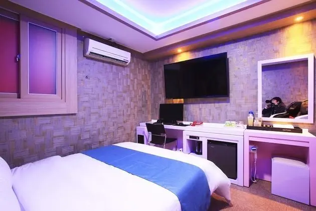 Oda (Massage Room (View Netflix))