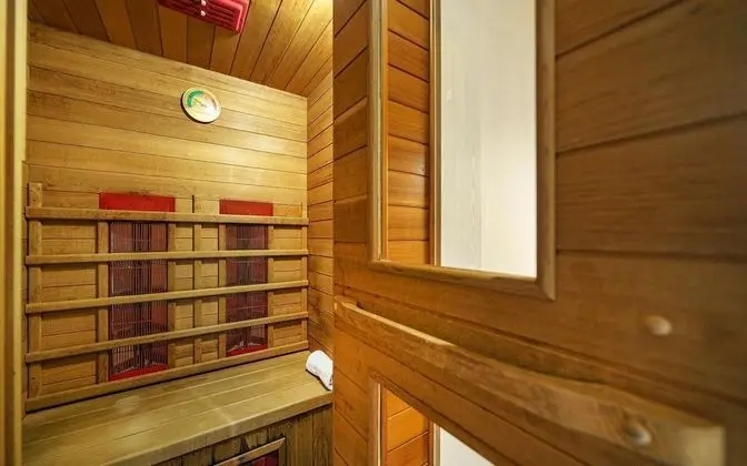 Oda (Sauna (Jetted Spa Tub Netflix Availab)