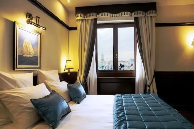 Deluxe Tek Büyük veya İki Ayrı Yataklı Oda, Lagün Manzaralı