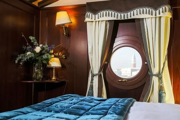 Süit, Teras, Lagün Manzaralı