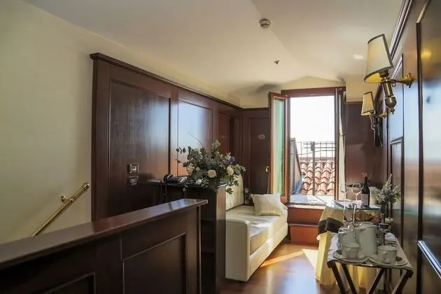 Süit, Teras, Lagün Manzaralı