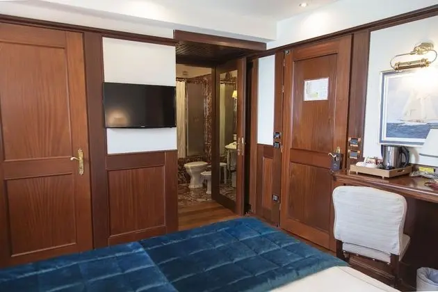 Superior Tek Büyük veya İki Ayrı Yataklı Oda, Lagün Manzaralı