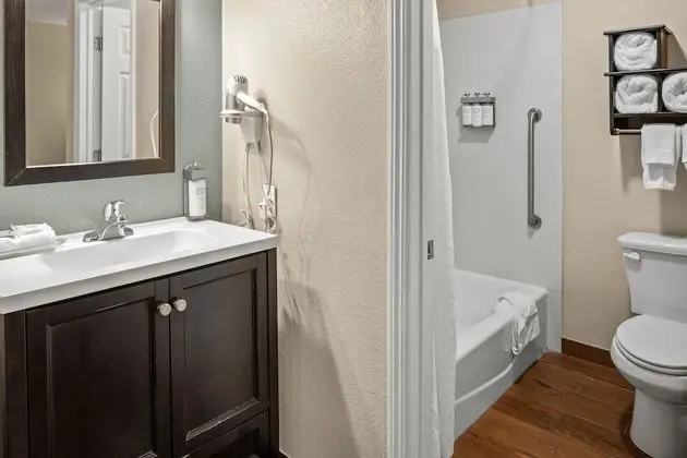 Room 605 - Queen Standard