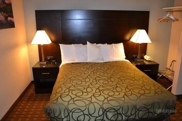 Room 606 - Queen Standard