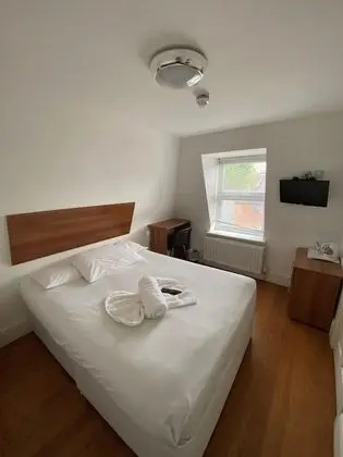 Standard Tek Büyük Yataklı Oda