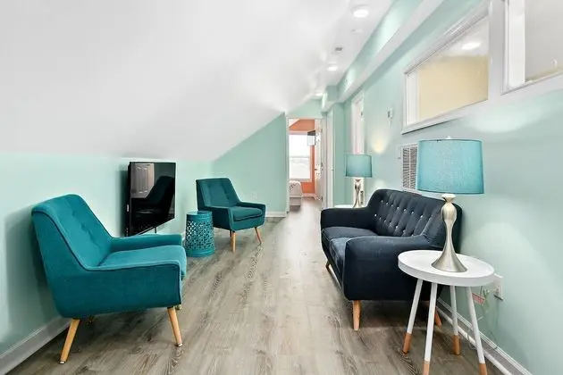 Süit, Birden Çok Yatak (2 Double Beds and 1 King)