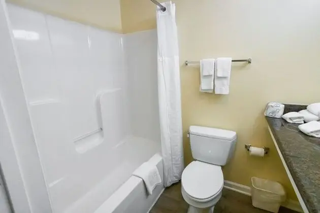 Süit, Birden Çok Yatak (2 Double Beds and 1 King)