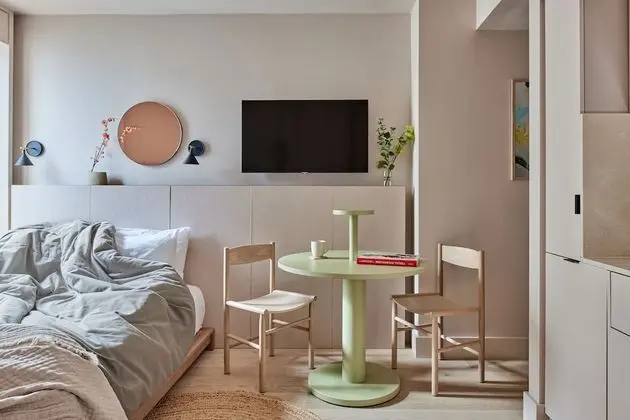 Locke Studio- Adaptable