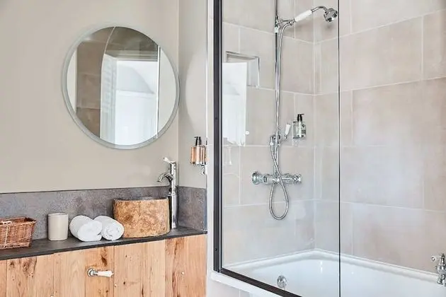 Deluxe Tek Büyük Yataklı Oda, Banyolu/Duşlu