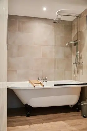 Deluxe Tek Büyük Yataklı Oda, Banyolu/Duşlu