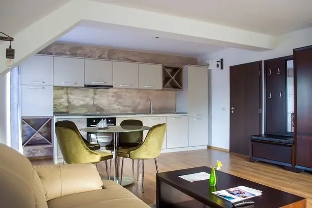Deluxe Apart Daire, Havuz Manzaralı