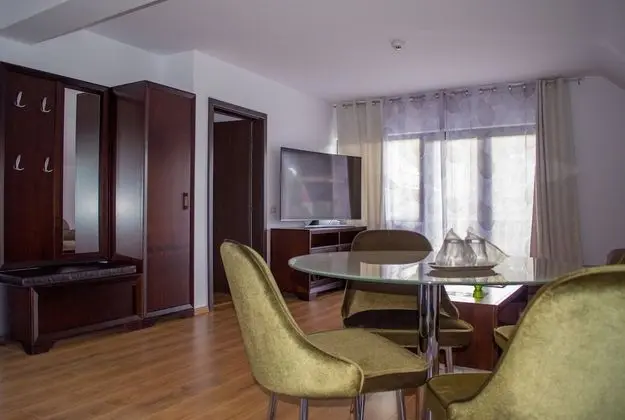 Deluxe Apart Daire, Havuz Manzaralı