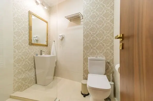 Deluxe Tek Büyük Yataklı Oda (no. 8)