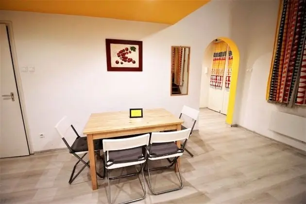 Apart Daire, 2 Yatak Odası, Mutfak (Jokai 2)