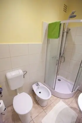 Apart Daire, 2 Yatak Odası, Mutfak (Jokai 3)