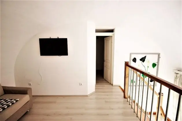 Apart Daire, 3 Yatak Odası, Mutfak (Jokai 1)