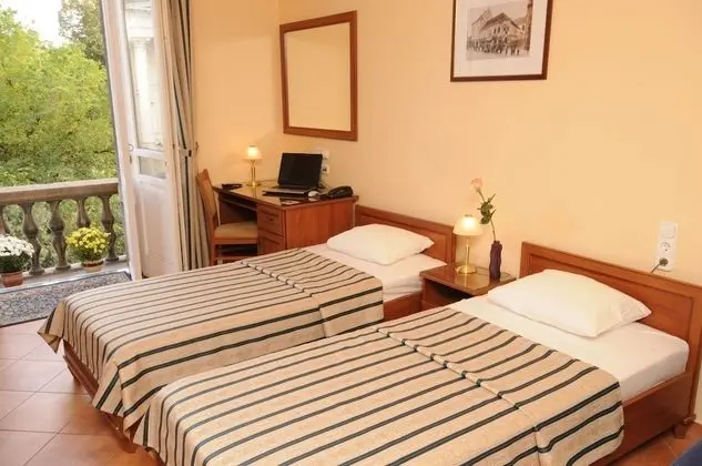 Standard Tek Büyük veya İki Ayrı Yataklı Oda, Şehir Manzaralı